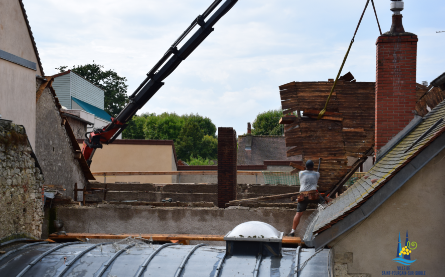 Enlèvement de la toiture du bâtiment annexe