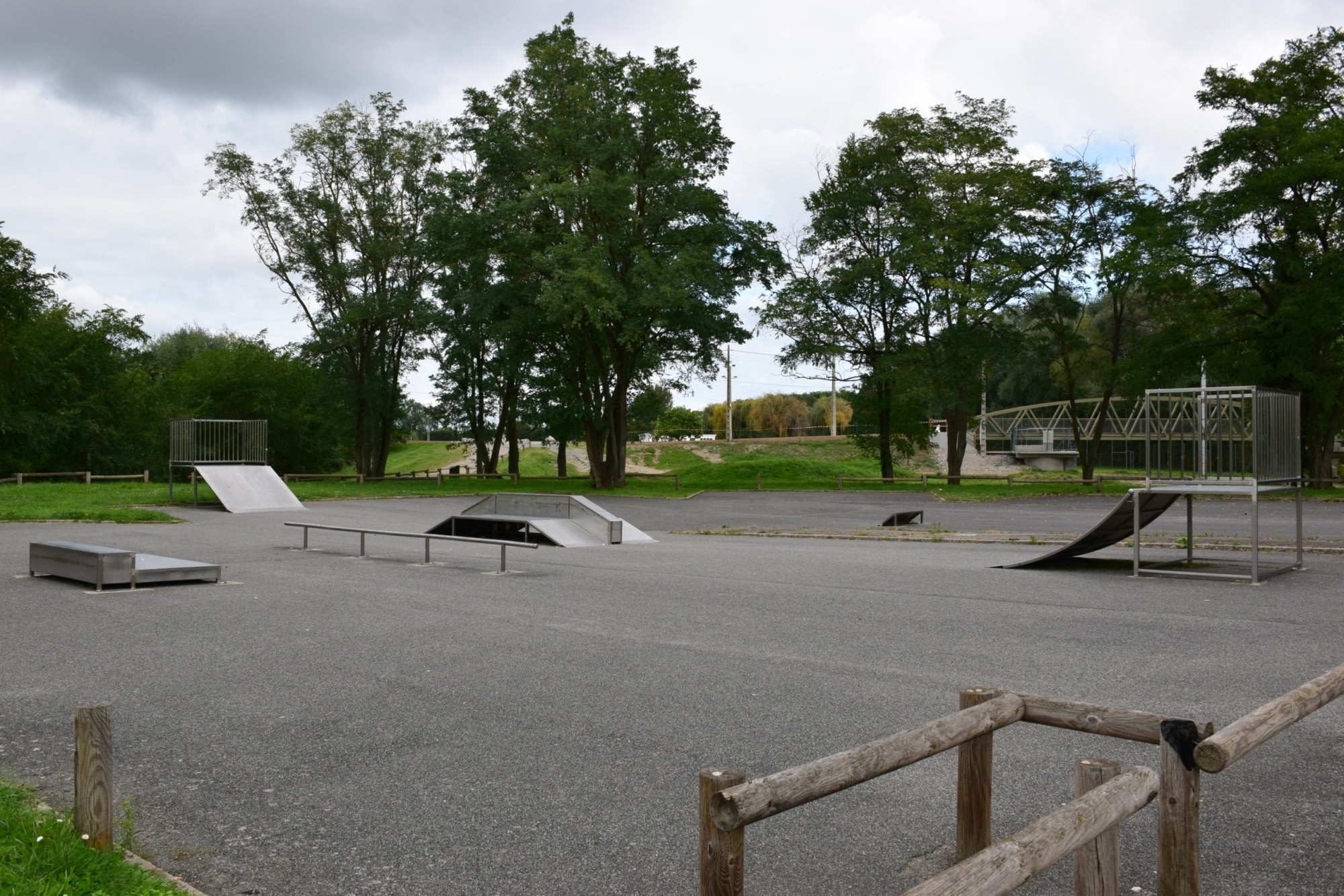 Skatepark et piste de bicross