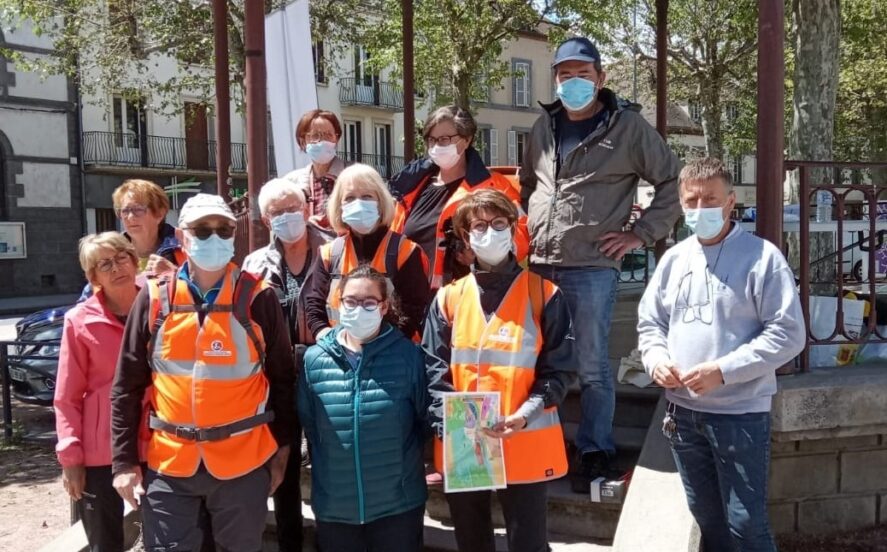 L'association Sport pour Tous est prête à partir pour la collecte des déchets dans la ville