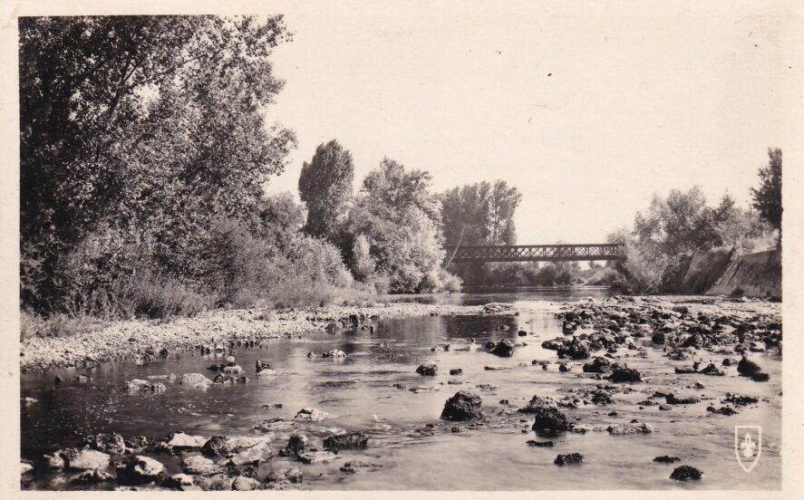 Vue de la passerelle en béton dans les années 1950
