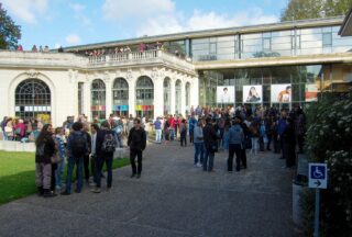 Cité universitaire remplie d'étudiant à Vichy