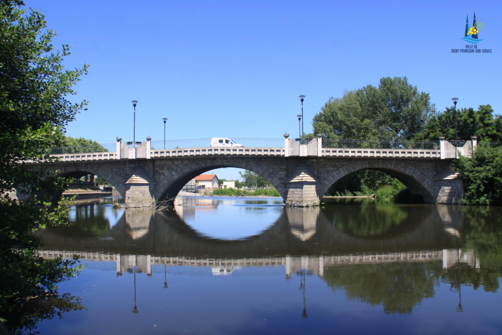 Image du pont de Saint-Pourçain depuis l'Ile de la Ronde 