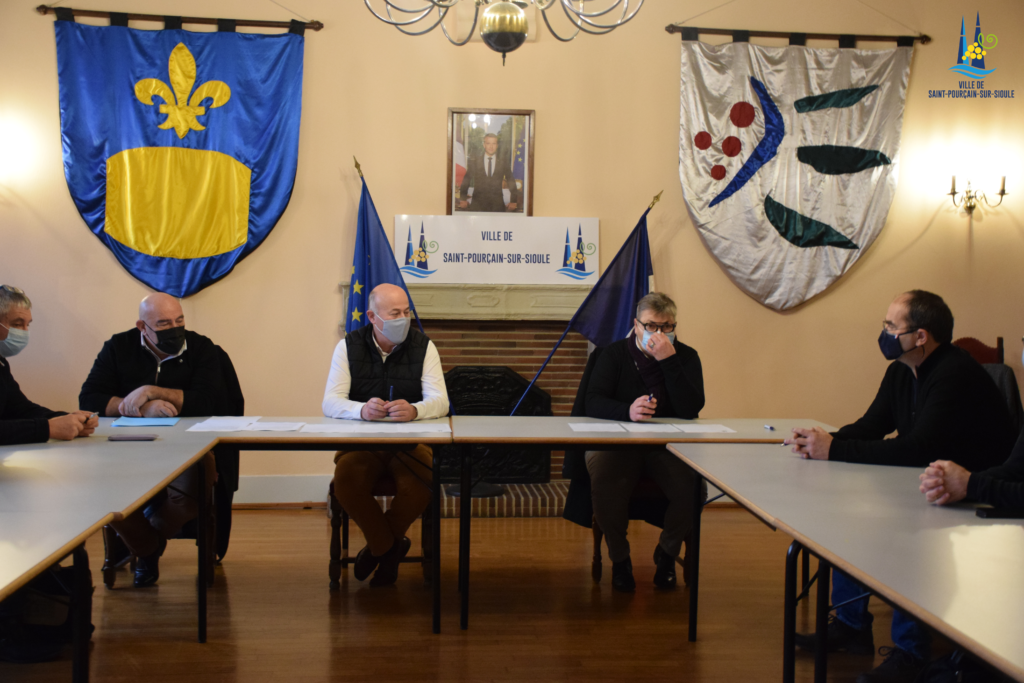 Signature de la convention intercommunale pour la mutualisation d'un professeur de sport dans les écoles