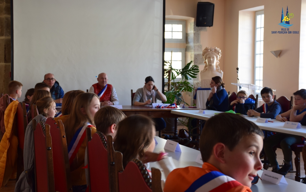 CME avec la présence du maire et des jeunes conseillers municipaux