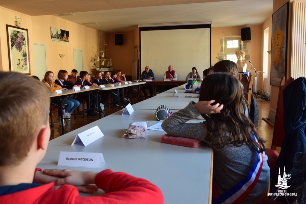 CME avec la présence du maire et des jeunes conseillers municipaux