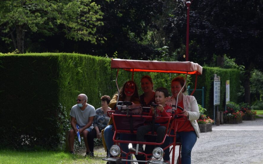 Petite balade pour cette famille sur l'Ile de la ronde lors de la SIoule en Fête 2021