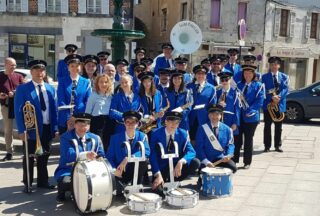 L'Harmonie de Saint-Pourçain sur la place de la mairie