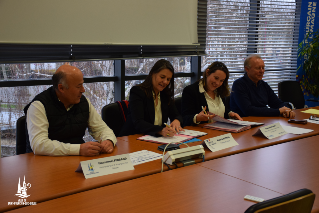 Signature de la convention PVD avec partenaires